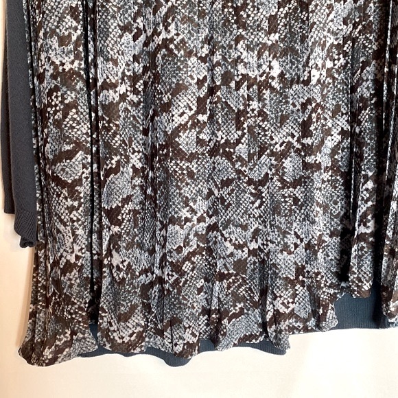 Ann Taylor Accordion Swing Back Sweater M Animal Print Sheer Back Blue Lagenlook - Picture 7 of 10